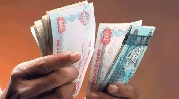 Qué moneda se usa en Dubái y cómo evitar costos innecesarios