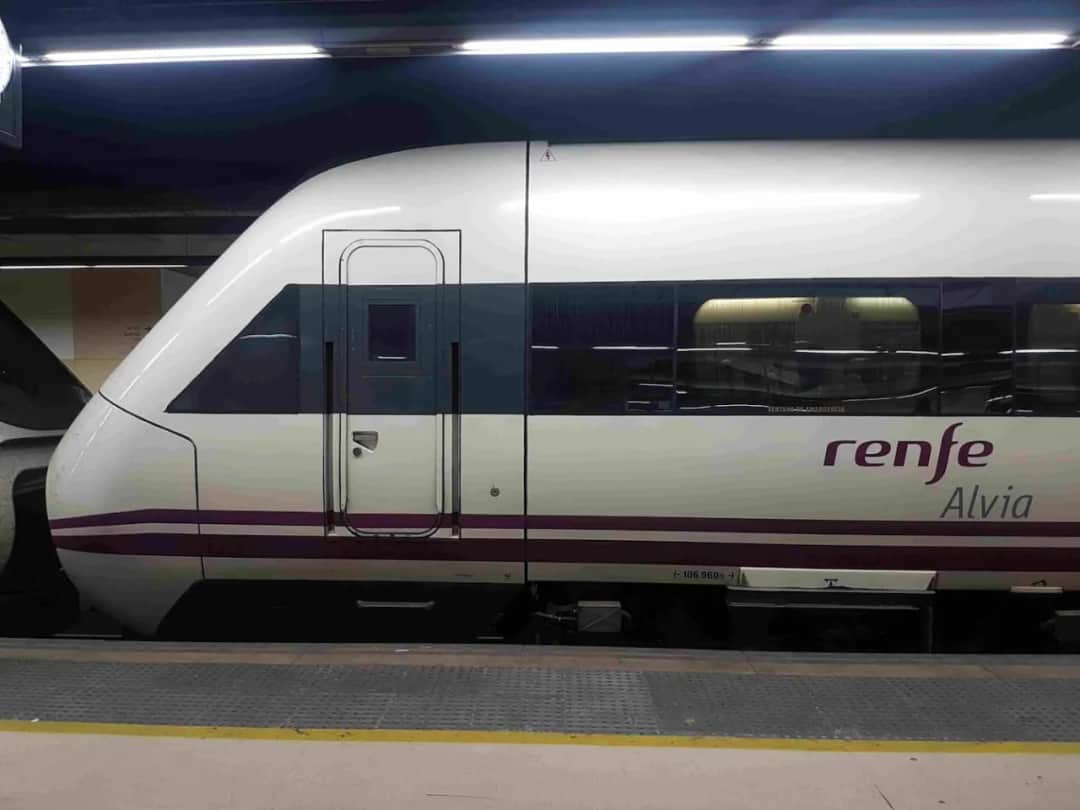 Cuánto tarda el tren de Santiago a Madrid y qué debes saber